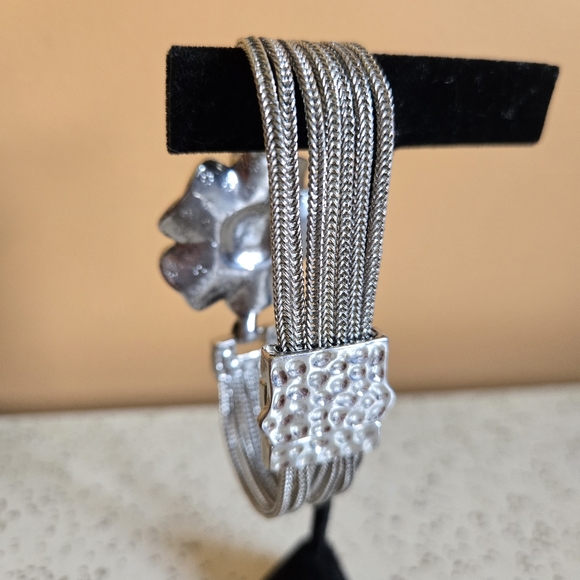 Silver and Blue Floral Magnetic Chain Bracelet Vintage - Picture 7 of 7